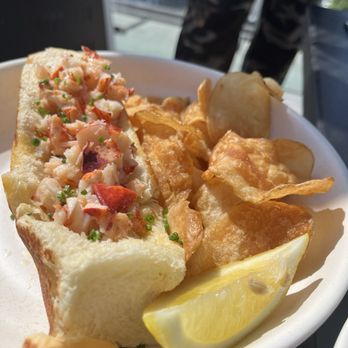 High Rooftop Lounge - Lobster Roll - Lounges Near Me - Venice, California High Rooftop Lounge - Lobster Roll - Lounges Near Me - Venice, California
