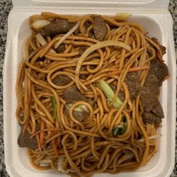 Wok with Ming - Beef Lo Mein- huge portion but hardly any vegetables and reeking of old oil and tasted very bland.