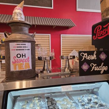 Oh Sweetie - Sweet tea and fudge at Oh Sweetie!! - Ice Cream & Frozen Yogurt Near Me - Williams, Arizona