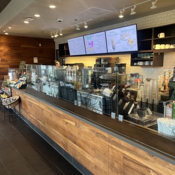 Starbucks - Coffee & Tea Near Me - Delafield, Wisconsin