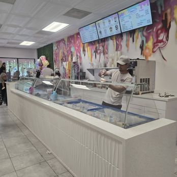 Lucky Scoops - Indoor - Ice Cream & Frozen Yogurt Near Me - Tamarac, Florida Lucky Scoops - Indoor - Ice Cream & Frozen Yogurt Near Me - Tamarac, Florida