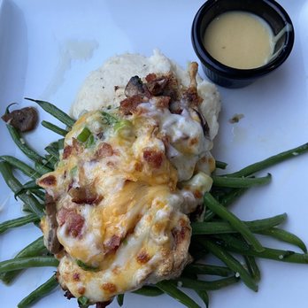 Cincinnati Lager House - Smothered Chicken - New American Near Me - Cincinnati, Ohio
