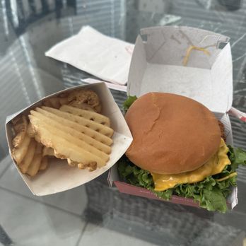 Chick-fil-A - Spicy Deluxe Sandwich meal - Fast Food Near Me - Houston, Texas Chick-fil-A - Spicy Deluxe Sandwich meal - Fast Food Near Me - Houston, Texas