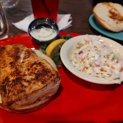 Varsity Club Sports Bar Clearwater - Mahi mahi sandwich