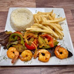 Punto Rojo Cafe - Entraña con Camarones