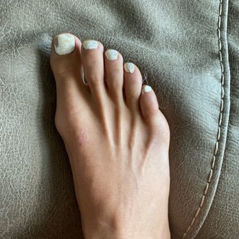 Nail Lounge - morning after i got a pedicure but the big toe nail polish came off RIGHT after (see next pic ..) - Nail Salons Near Me - Addison, Texas Nail Lounge - morning after i got a pedicure but the big toe nail polish came off RIGHT after (see next pic ..) - Nail Salons Near Me - Addison, Texas