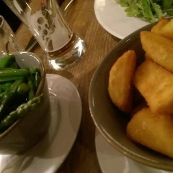 Harry's Bar - Buttery, fresh, crispy greens and chunky chips - yum!! - Cocktail Bars Near Me - Edinburgh, EDH