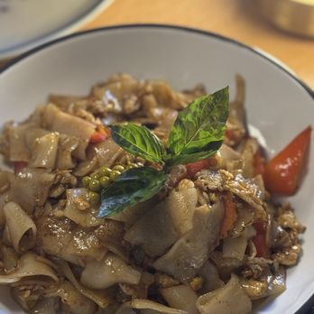 Dara - Pad Kee Mao chicken - Thai Near Me - Philadelphia, Pennsylvania