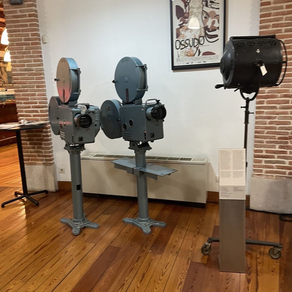 Espaço 39 Degraus - Movie museum - Cafeteria Near Me - Lisbon, 11