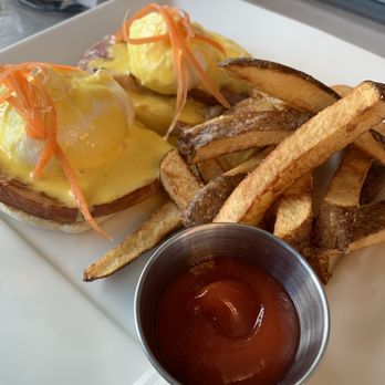 ATTITUDE CAFE - EGGS BENEDICT - Breakfast & Brunch Near Me - Los Angeles, California ATTITUDE CAFE - EGGS BENEDICT - Breakfast & Brunch Near Me - Los Angeles, California