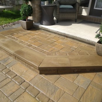 Lionheart Contracting - Partial driveway and step landing leading up to front door - Masonry/Concrete Near Me Lionheart Contracting - Partial driveway and step landing leading up to front door - Masonry/Concrete Near Me