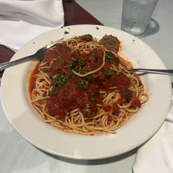 De Luca's Restaurant - Spaghetti and Meatballs - Italian Near Me - Whittier, California De Luca's Restaurant - Spaghetti and Meatballs - Italian Near Me - Whittier, California