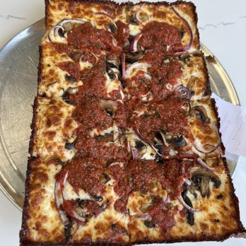 Fuji & Vi's - Spicy Italian (8 Square Cheese) w/ mushrooms instead of sausage - Pizza Near Me - Pasadena, California