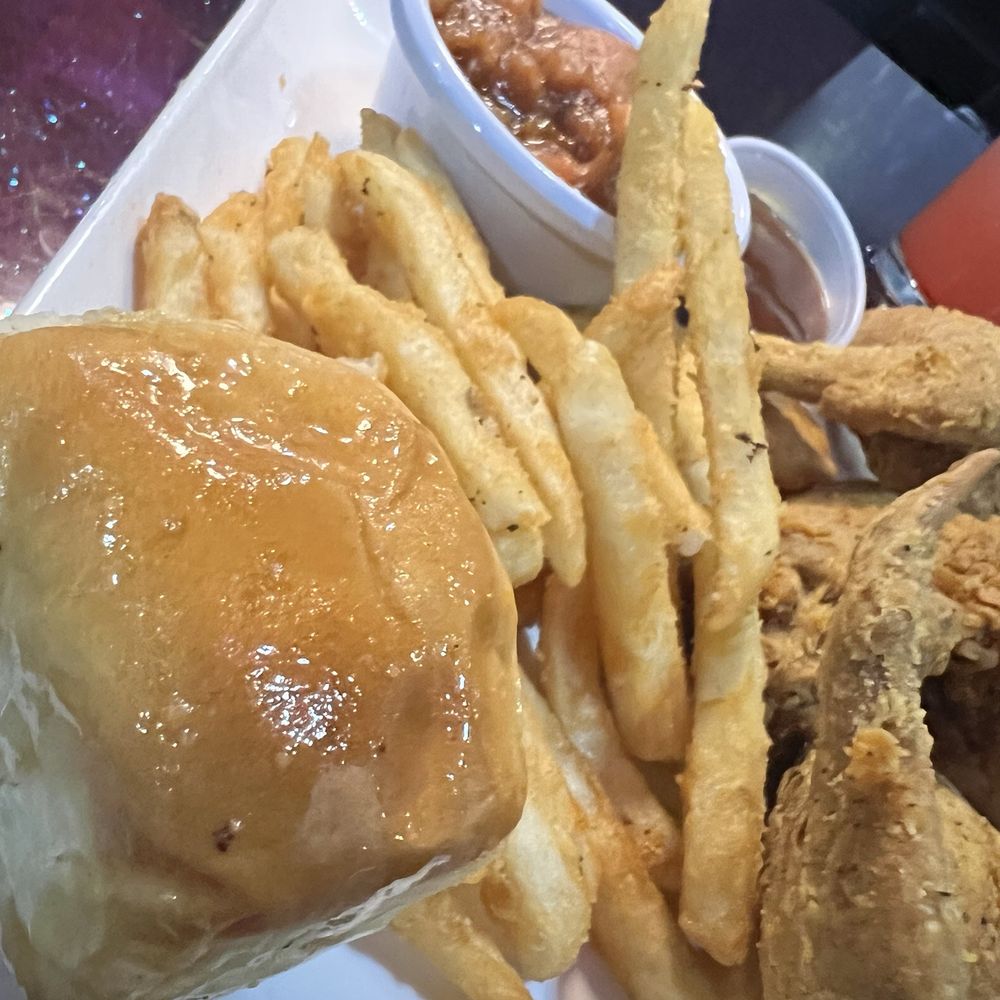 Boss Queens Soul Cafe - Soul Food Near Me - Norfolk, Virginia