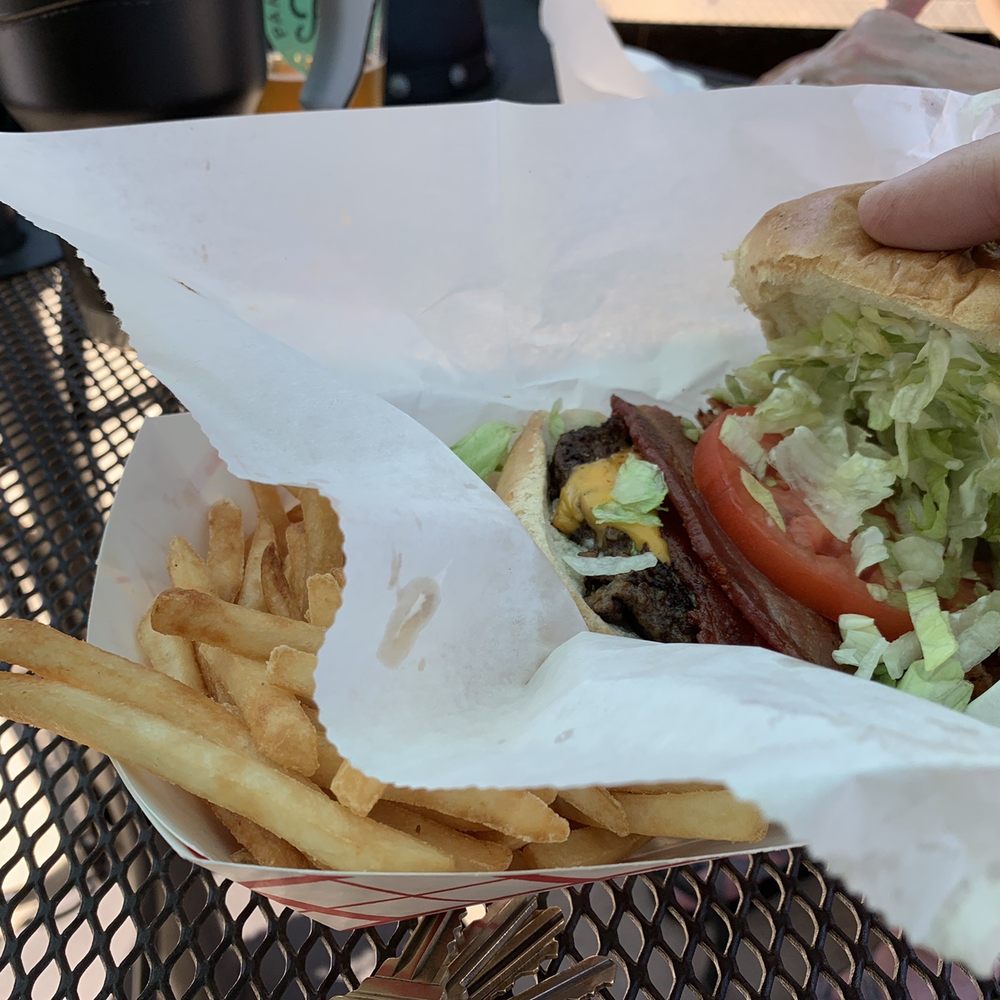 Mountain Grille - Bacon cheeseburger - Food Trucks Near Me Mountain Grille - Bacon cheeseburger - Food Trucks Near Me