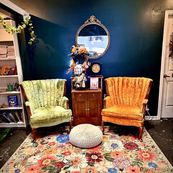 Bibliobar - You can curl up with a good book. It feels so comfortable. - Bookstores Near Me - Plano, Texas