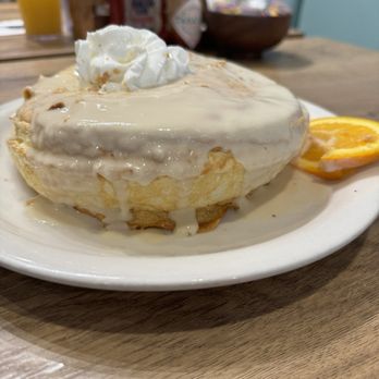Aloha Kitchen - Mac Nut Souffle Pancake - Breakfast & Brunch Near Me - Honolulu, Hawaii