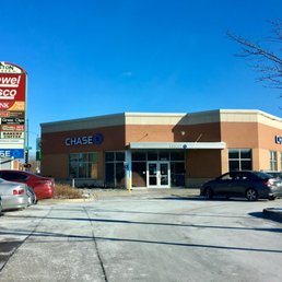 plenty of stores near by and restaurants plenty of stores near by and restaurants