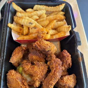 Dave's Hot Chicken - Chicken Shop Near Me - Burbank, California