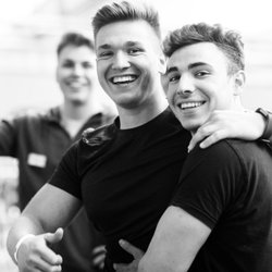Hall of Sports - Im Laufe der Zeit formte sich ein qualifiziertes Team aus Diplomsportlehrer, Krankengymnasten, Rückenschulleiter, Fitness und Rehatrainer.
