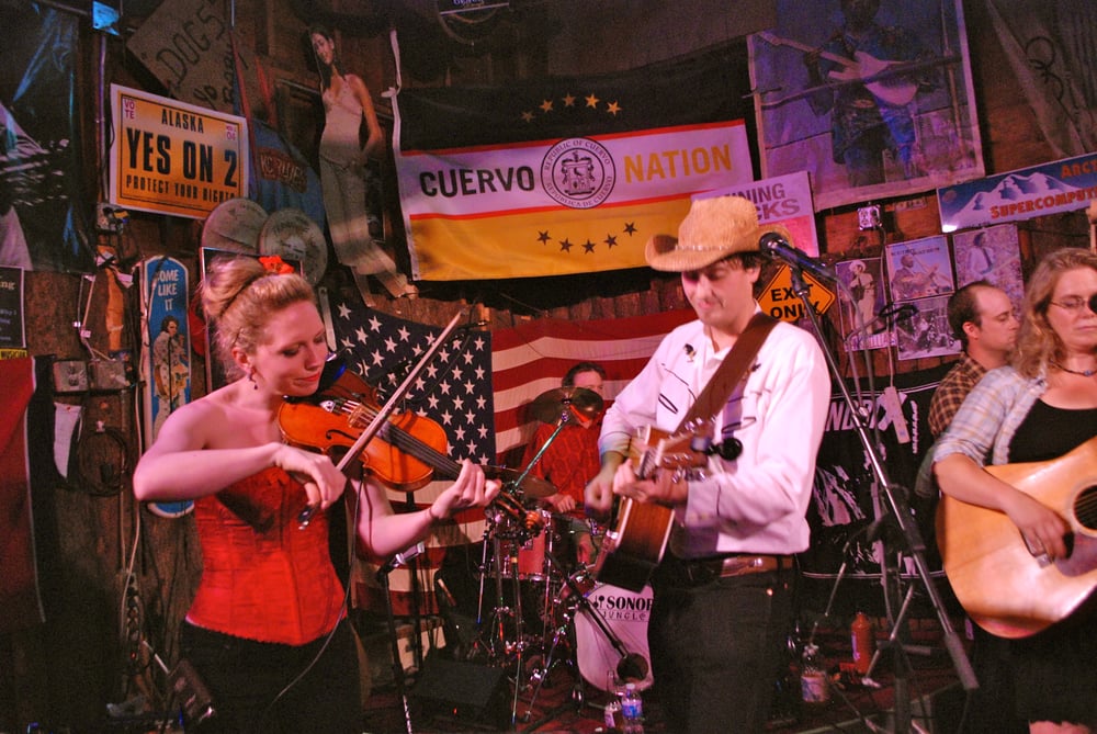 Howling Dog Saloon Logo
