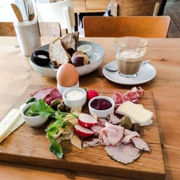 Small breakfast! Small breakfast!