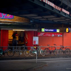 S-Bahnhof Bahrenfeld - S Bahn Eingang Seite Friedensallee
