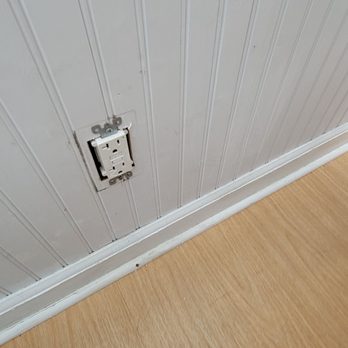 Saratoga Inn - Outlet with no cover. It didn't work. - Hotels Near Me - Wildwood, New Jersey