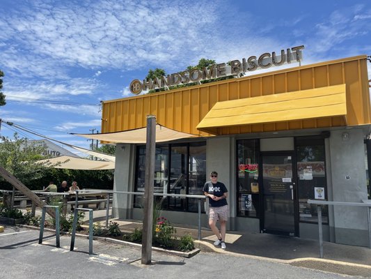 Handsome Biscuit by null