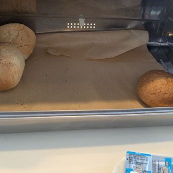 Lufthansa Senator Lounge - Remnants at noon of the remaining lunch buffet. - Airport Lounges Near Me - Detroit, Michigan