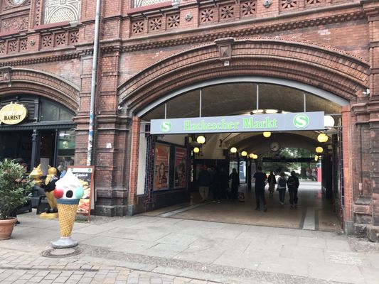 Hackescher Markt by null