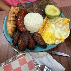 Sabores Latinos - Bandeja Paisa