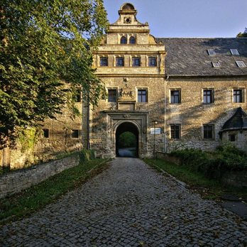 Schloss Beichlingen - Haupttor (06/2019) - Hotels Near Me