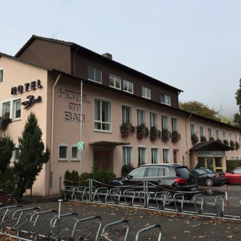 Hotel am Bad - Haupteingang mit anliegenden Parkplatz - Hotels Near Me - Tübingen, BW Hotel am Bad - Haupteingang mit anliegenden Parkplatz - Hotels Near Me - Tübingen, BW