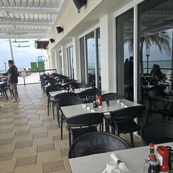 Cove Kitchen + Bar - Outside dinning area - Salad Near Me - Clearwater Beach, Florida