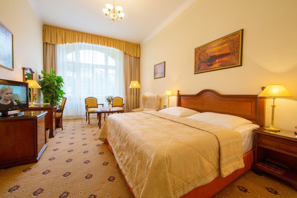 Hotel Romance by null