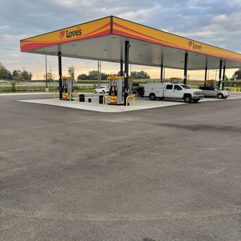 Love's Travel Stop - two trucks at a gas station - Gas Stations Near Me - Monroe Center, Illinois Love's Travel Stop - two trucks at a gas station - Gas Stations Near Me - Monroe Center, Illinois
