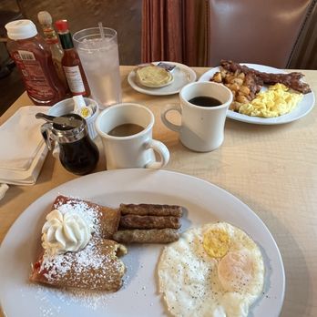 Jeb's Blueberry Hill - Fruit Roll-Up Combo & Bacon and Eggs Platter - Breakfast & Brunch Near Me - Clovis, California