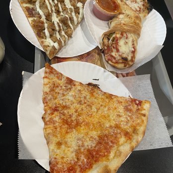 Alfie’s Pizza - Cheese, chicken ranch, and a sausage/pepper/onion calzone - Pizza Near Me - Rocky Point, New York Alfie’s Pizza - Cheese, chicken ranch, and a sausage/pepper/onion calzone - Pizza Near Me - Rocky Point, New York