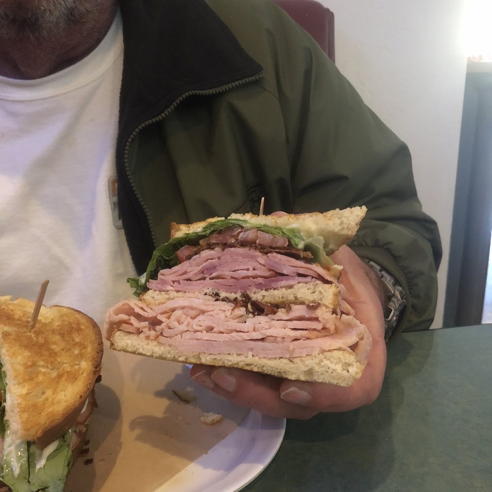 Robbie's - Club sandwich - American Near Me - Rimrock, Arizona Robbie's - Club sandwich - American Near Me - Rimrock, Arizona