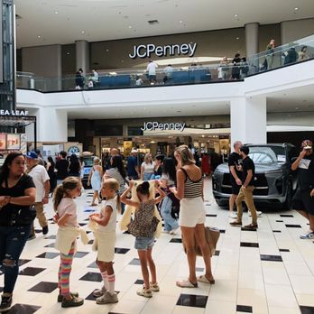 Glendale Galleria - Crazy busy Sunday AUG2025 - Shopping Centers Near Me - Glendale, California Glendale Galleria - Crazy busy Sunday AUG2025 - Shopping Centers Near Me - Glendale, California