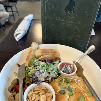 Lecavalier Cellars - Wine Tasting Room Near Me - Newcastle, California