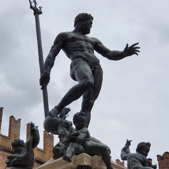 Piazza Maggiore - Landmarks & Historical Buildings Near Me - Bologna, BO