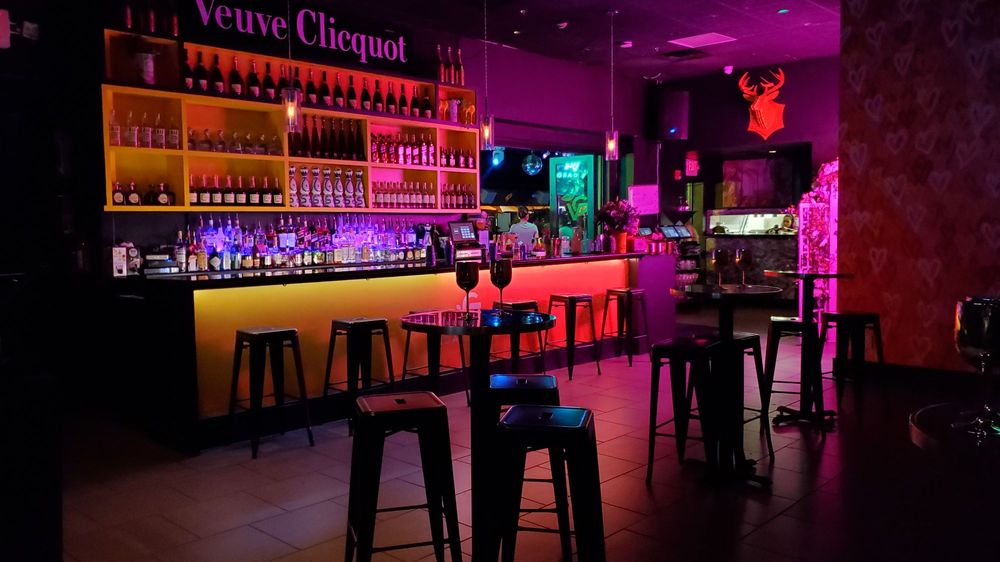 VIDA GARDEN 85 Photos & 71 Reviews Lounges 16 Armory St