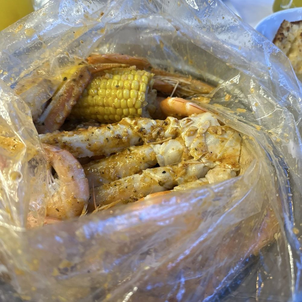 SHRIMP & SNOW CRAB - QUEEN COMBO SHRIMP & SNOW CRAB - QUEEN COMBO