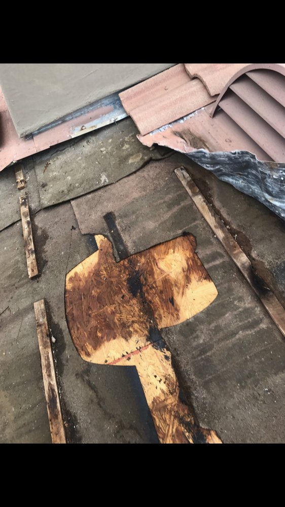 Slide of Alvaro's Roofing