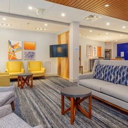 Holiday Inn Express & Suites Medford