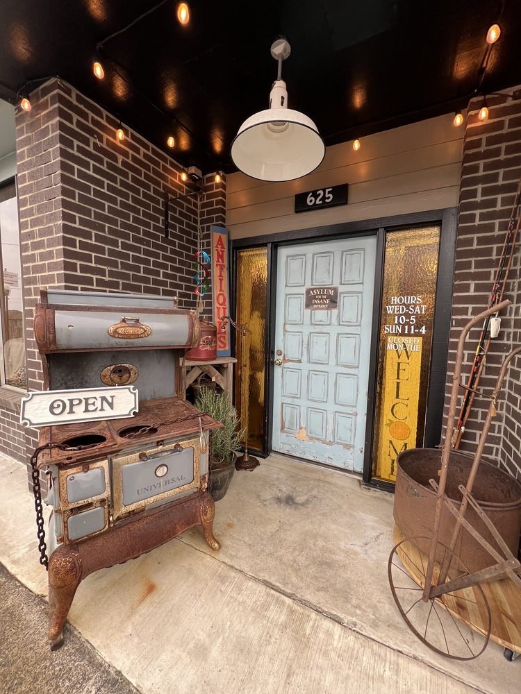 RUSTIC RIDGE ANTIQUE MALL Updated May 2024 13 Photos 625 SW