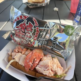 Travelin Lobster - Lobster roll - Seafood Near Me - Bar Harbor, Maine