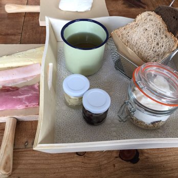 Louvre Michaelense - The Classico.  Homemade granola with yogurt. Three kinds of bread, cheese and slides meats. - Cafes Near Me - Ponta Delgada, 20